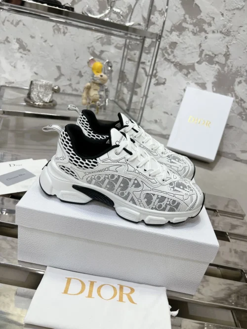 Dior Chrono Chunky Sneakers Style 0325
