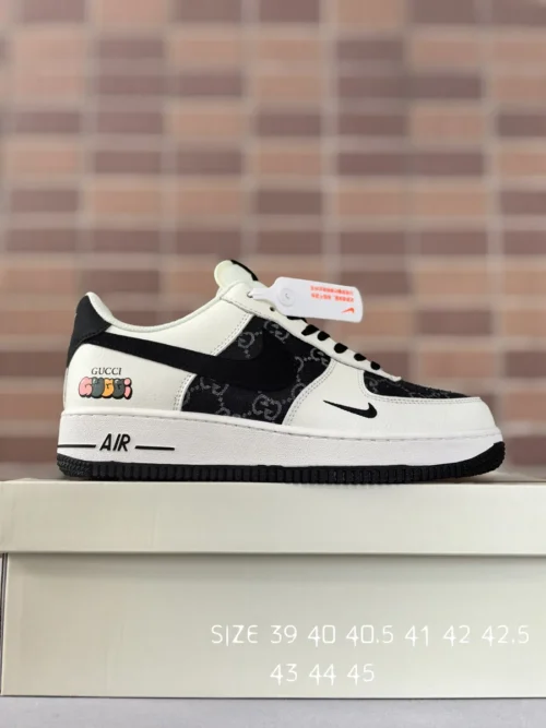 Gucci Leather Sneakers Style 0113