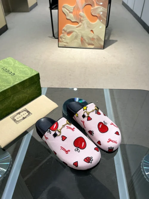 Gucci Lambskin Slides Style 0118