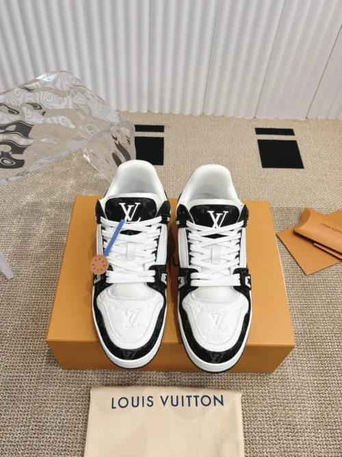 Louis Vuitton Trainer Sneakers Style 0034