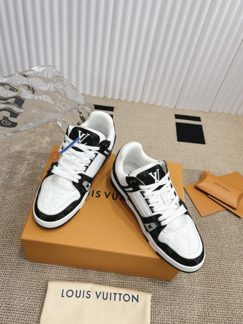 Louis Vuitton Trainer Sneakers Style 0034