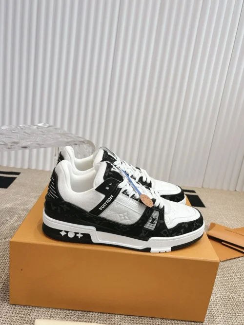 Louis Vuitton Trainer Sneakers Style 0034