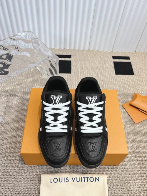 Louis Vuitton Trainer Sneakers Style 0035