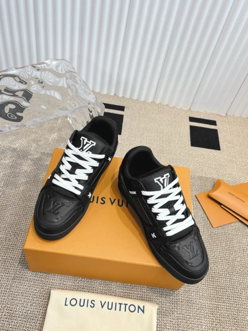 Louis Vuitton Trainer Sneakers Style 0035