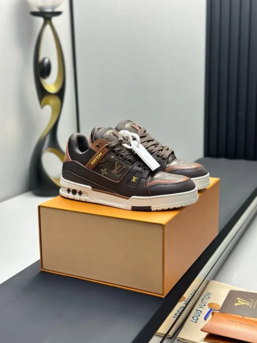 Louis Vuitton Trainer Sneakers Style 0036