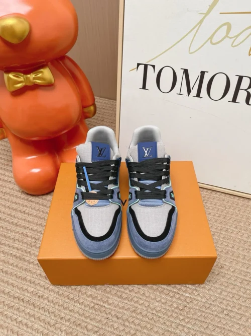 Louis Vuitton Trainer Sneakers Style 0039