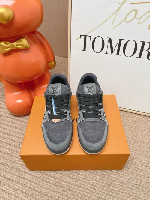 Louis Vuitton Trainer Sneakers Style 0040