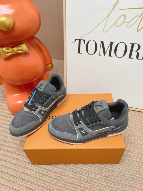 Louis Vuitton Trainer Sneakers Style 0040