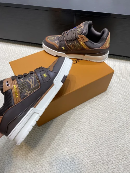 Louis Vuitton Trainer Leather Sneakers Style 0047