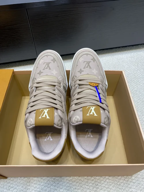 Louis Vuitton Trainer Sneakers Style 0051