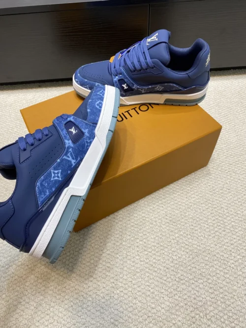 Louis Vuitton Trainer Sneakers Style 0053