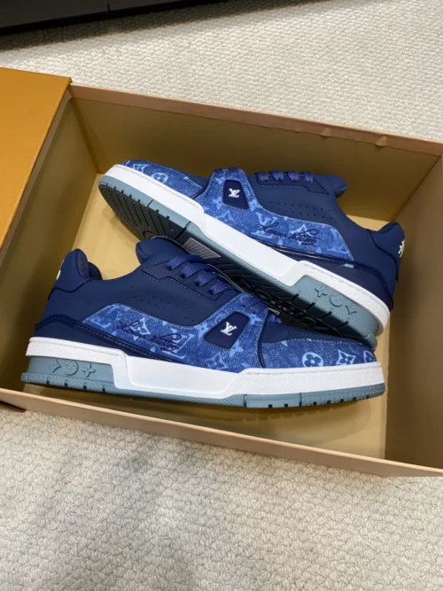 Louis Vuitton Trainer Sneakers Style 0053