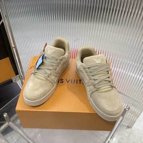 Louis Vuitton Trainer Leather Sneakers Style 0056