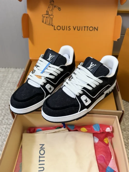 Louis Vuitton Trainer Sneakers Style 0091