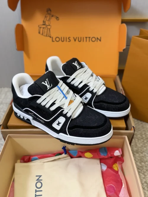 Louis Vuitton Trainer Sneakers Style 0091