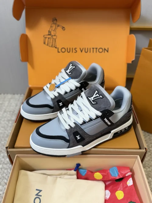 Louis Vuitton Trainer Sneakers Style 0093