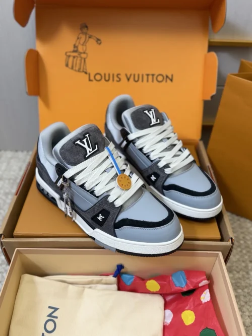 Louis Vuitton Trainer Sneakers Style 0093
