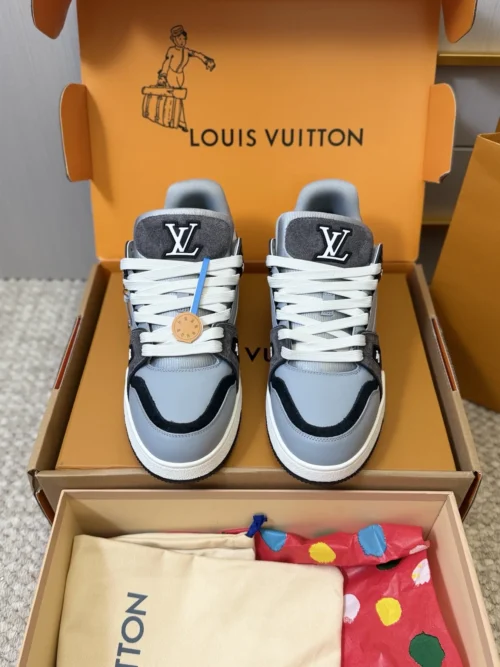 Louis Vuitton Trainer Sneakers Style 0093