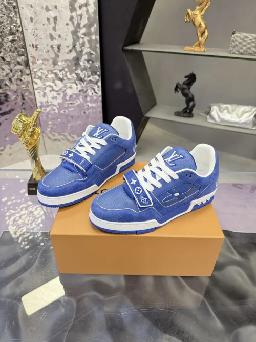 Louis Vuitton Trainer Sneakers Style 0099
