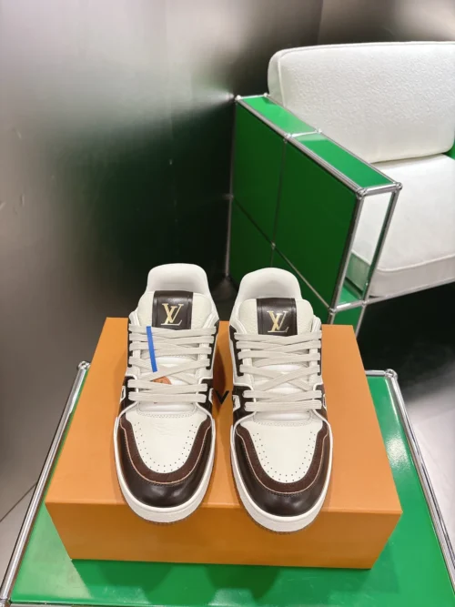 Louis Vuitton Trainer Sneakers Style 0127