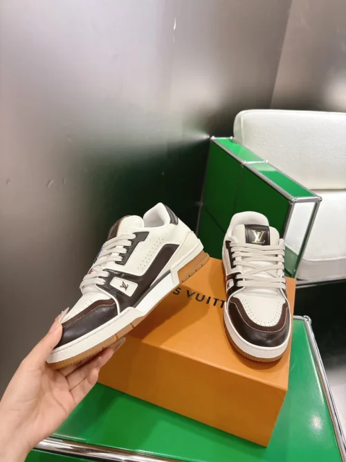 Louis Vuitton Trainer Sneakers Style 0127