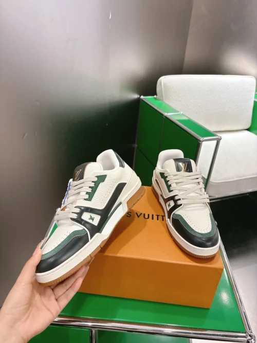 Louis Vuitton Trainer Sneakers Style 0129