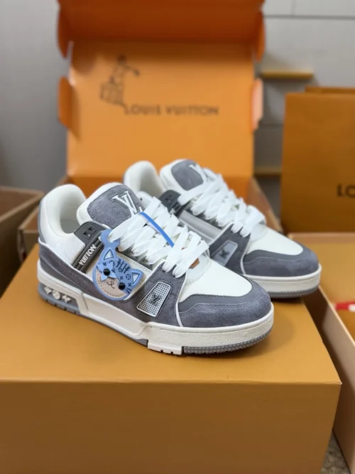 Louis Vuitton Trainer Sneakers Style 0137