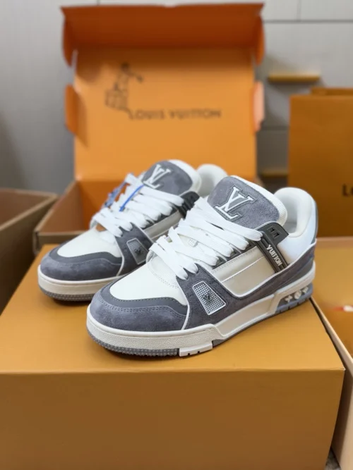 Louis Vuitton Trainer Sneakers Style 0137