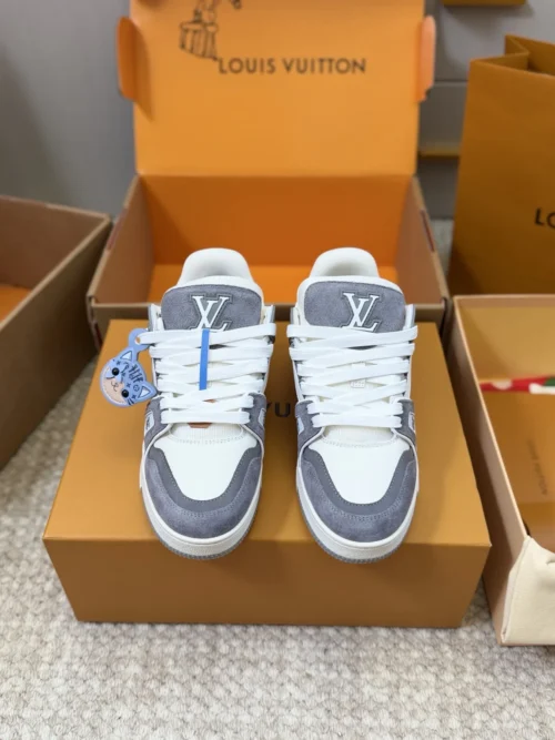 Louis Vuitton Trainer Sneakers Style 0137