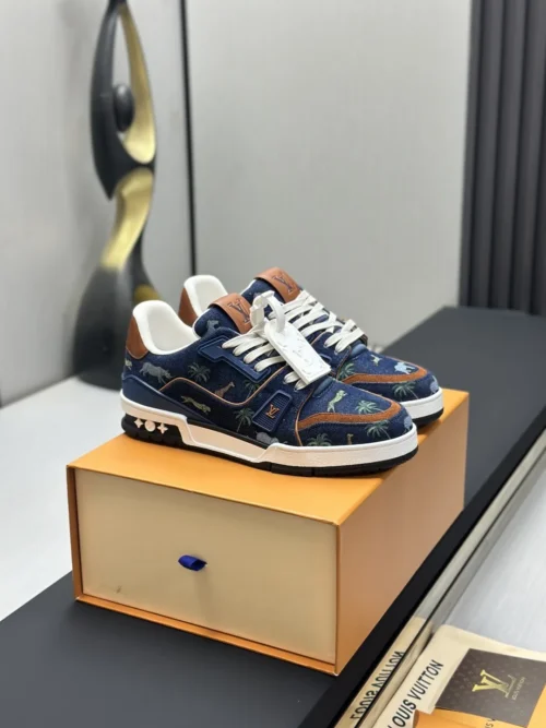 Louis Vuitton Trainer Leather Sneakers Style 0143