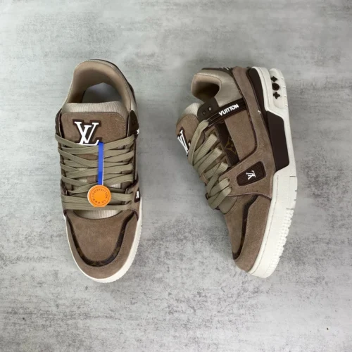 Louis Vuitton Trainer Leather Sneakers Style 0147