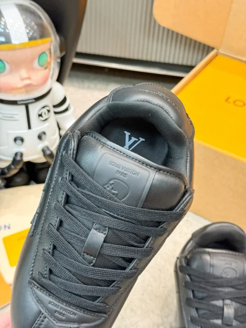 Louis Vuitton Chunky Sneakers Style 0181