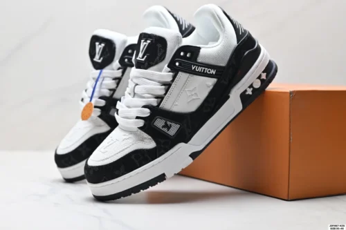 Louis Vuitton Trainer Sneakers Style 0331