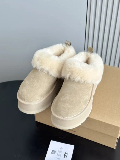 UGG Lambskin Snow Boots Style 0031