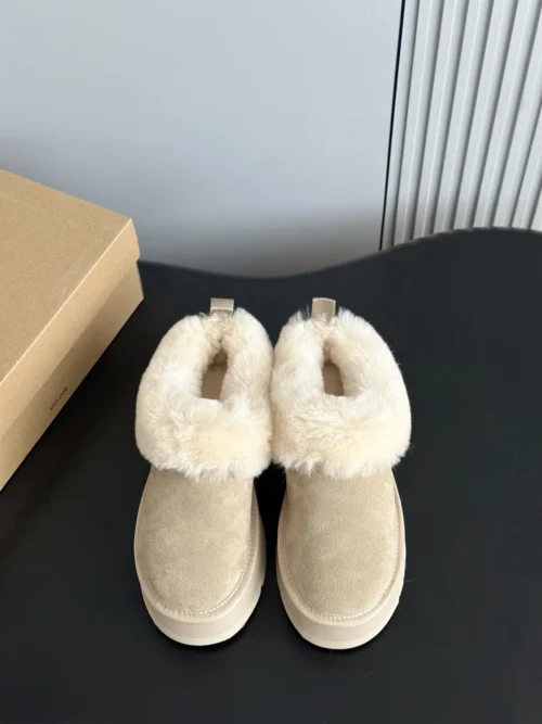 UGG Lambskin Snow Boots Style 0031