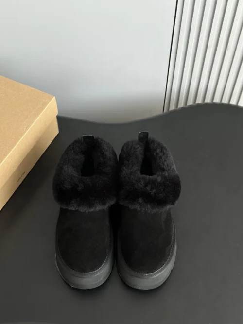 UGG Lambskin Snow Boots Style 0033