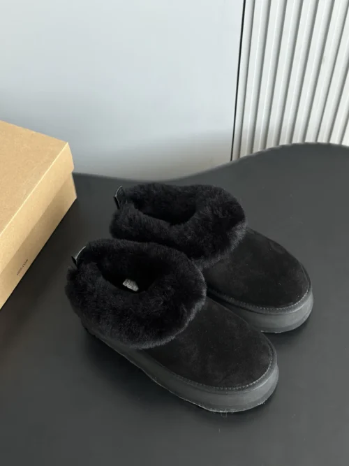 UGG Lambskin Snow Boots Style 0033