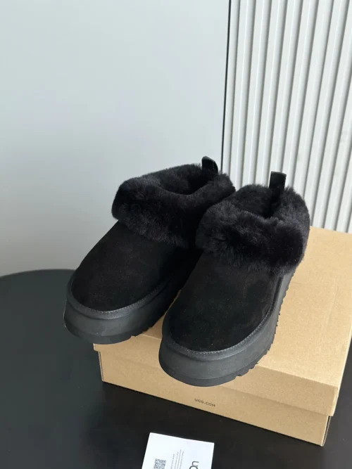 UGG Lambskin Snow Boots Style 0033