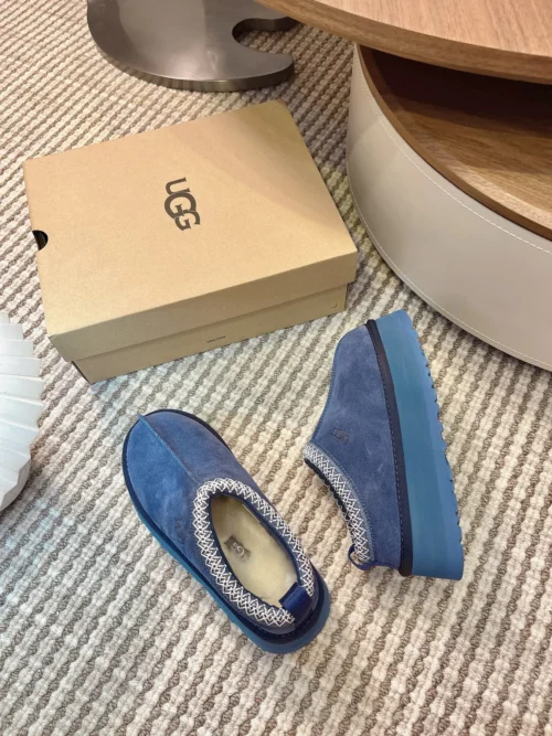 UGG Snow Boots Style 0037