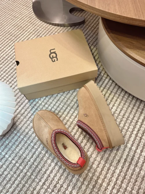 UGG Snow Boots Style 0043