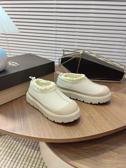 UGG Leather Snow Boots Style 0055