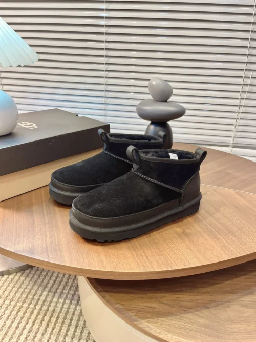 UGG Leather Snow Boots Style 0057