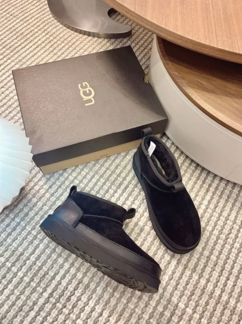 UGG Leather Snow Boots Style 0057
