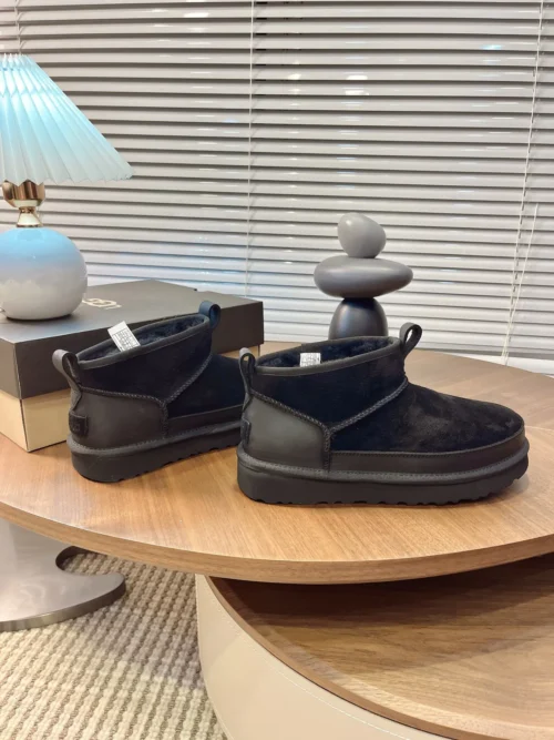 UGG Leather Snow Boots Style 0057