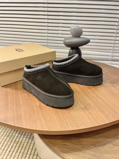 UGG Snow Boots Style 0079