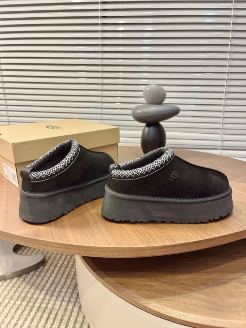 UGG Snow Boots Style 0079