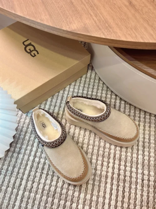 UGG Lambskin Sneakers Style 0083