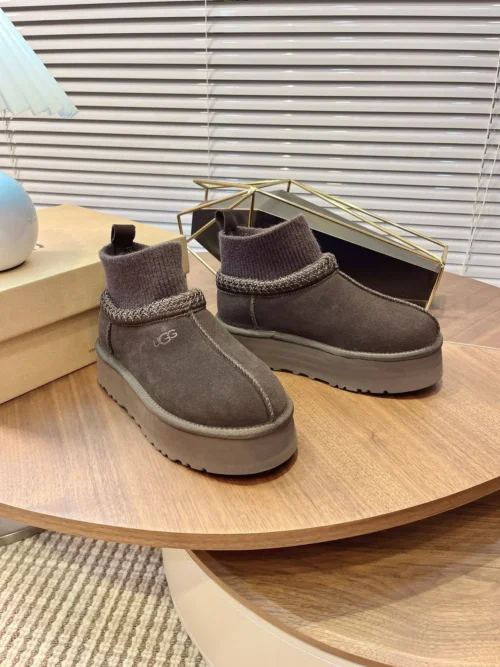 UGG Shearling Snow Boots Style 0087