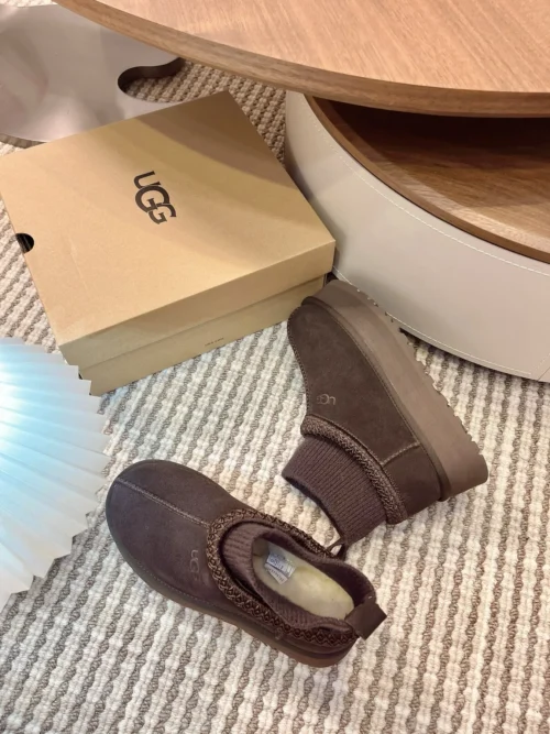 UGG Shearling Snow Boots Style 0087