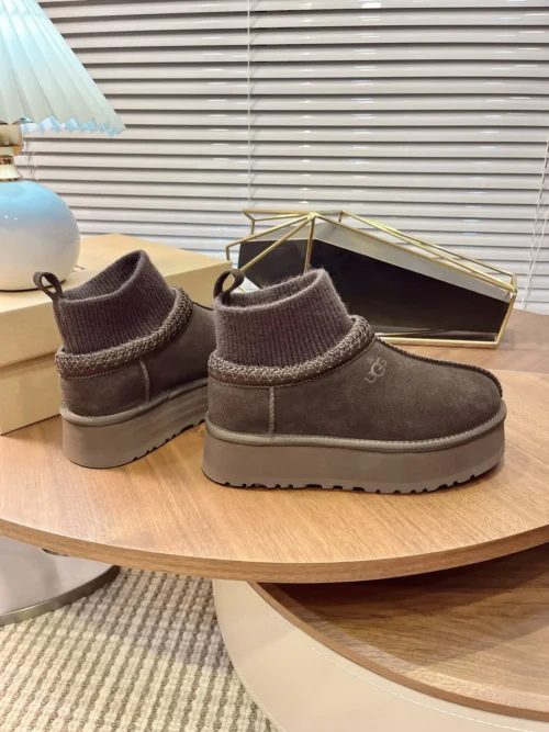 UGG Shearling Snow Boots Style 0087